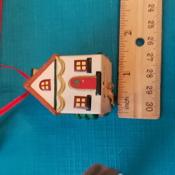 Hallmark Christmas Porcelain 2001 ornaments set of 4 - Picture 4 of 12